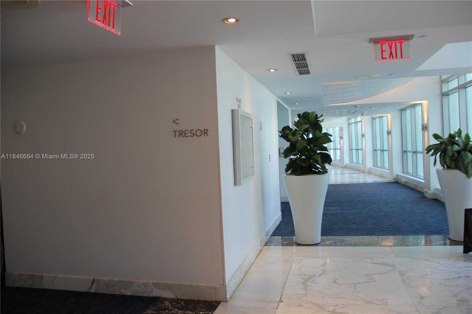 Small Image of 4401 COLLINS AVE #1915/1917, Miami Beach Number 76