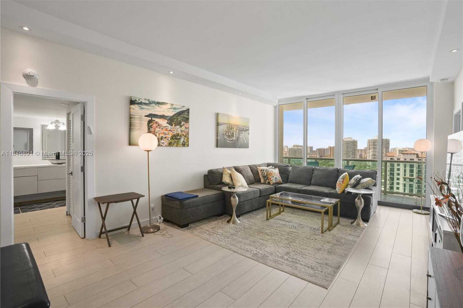 Small Image of 100 BAYVIEW DR #PH31, Sunny Isles Beach Number 10
