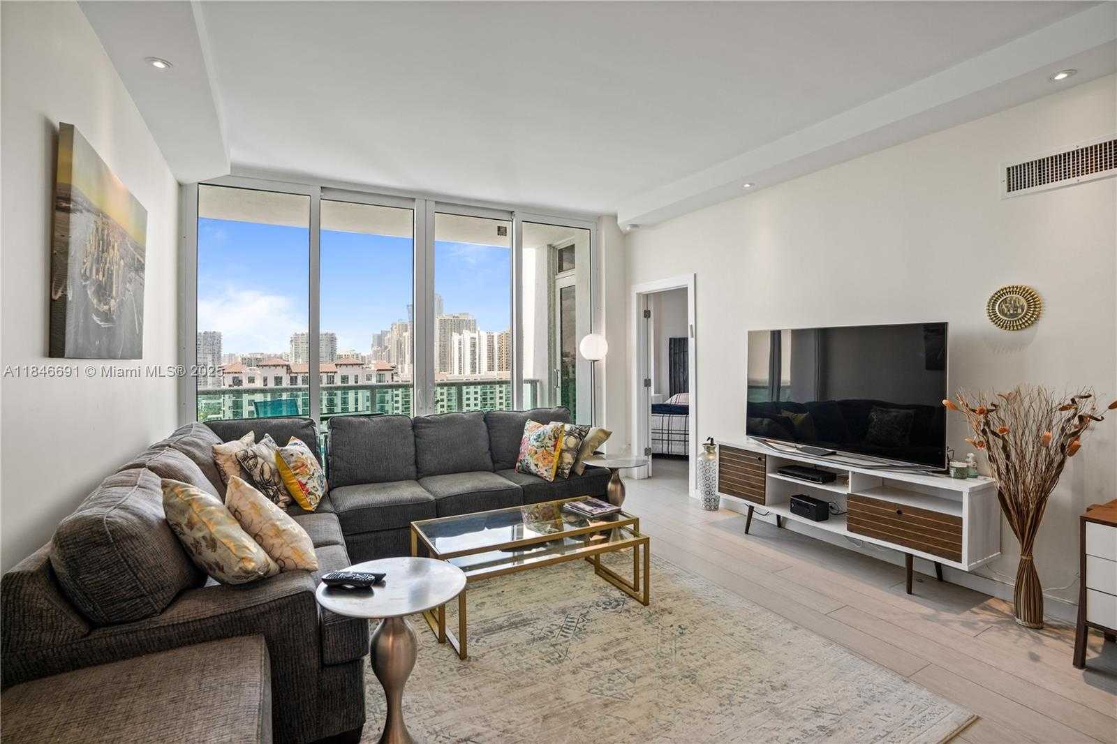 Small Image of 100 BAYVIEW DR #PH31, Sunny Isles Beach Number 11