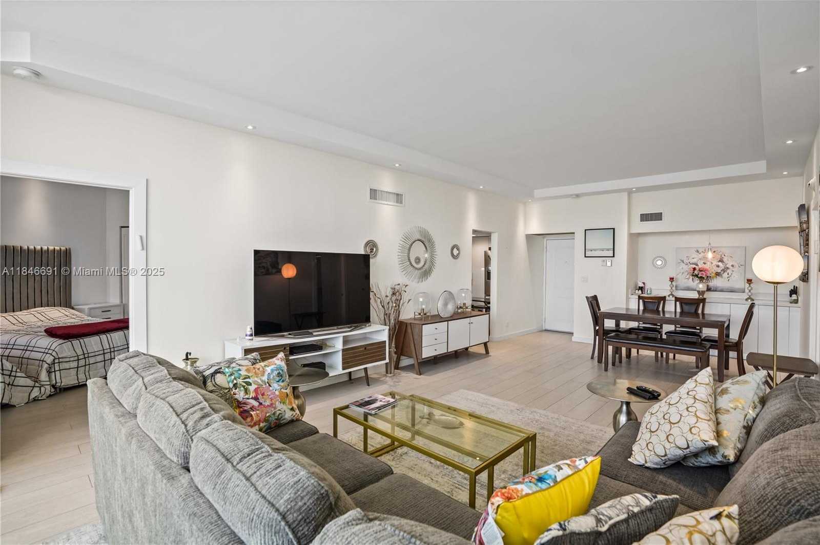 Small Image of 100 BAYVIEW DR #PH31, Sunny Isles Beach Number 12