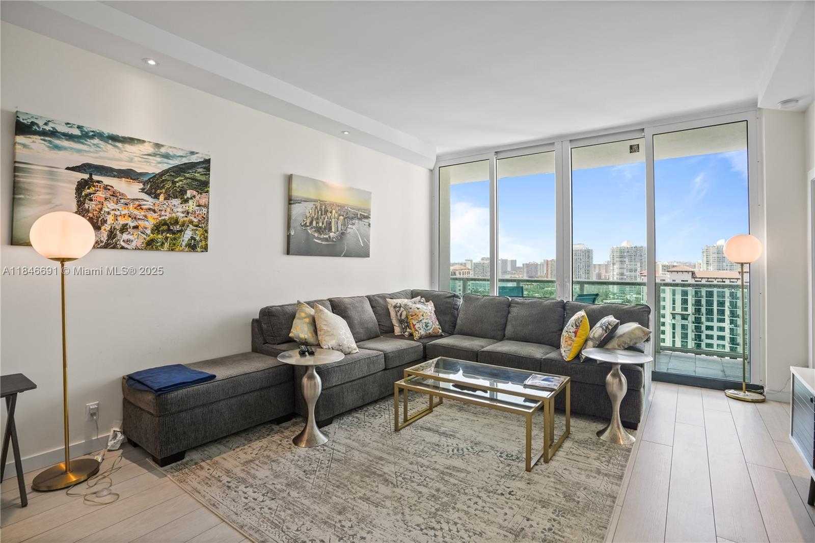 Small Image of 100 BAYVIEW DR #PH31, Sunny Isles Beach Number 14