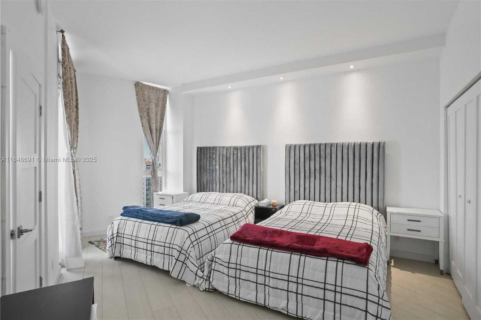 Small Image of 100 BAYVIEW DR #PH31, Sunny Isles Beach Number 15
