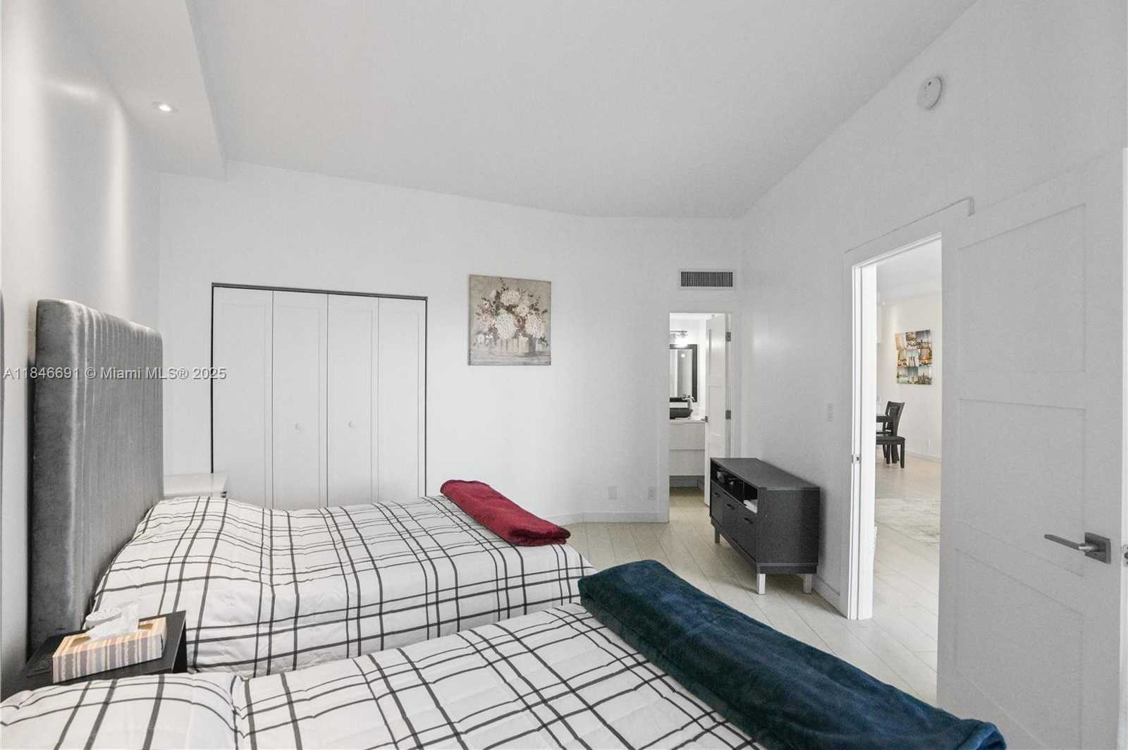 Small Image of 100 BAYVIEW DR #PH31, Sunny Isles Beach Number 17