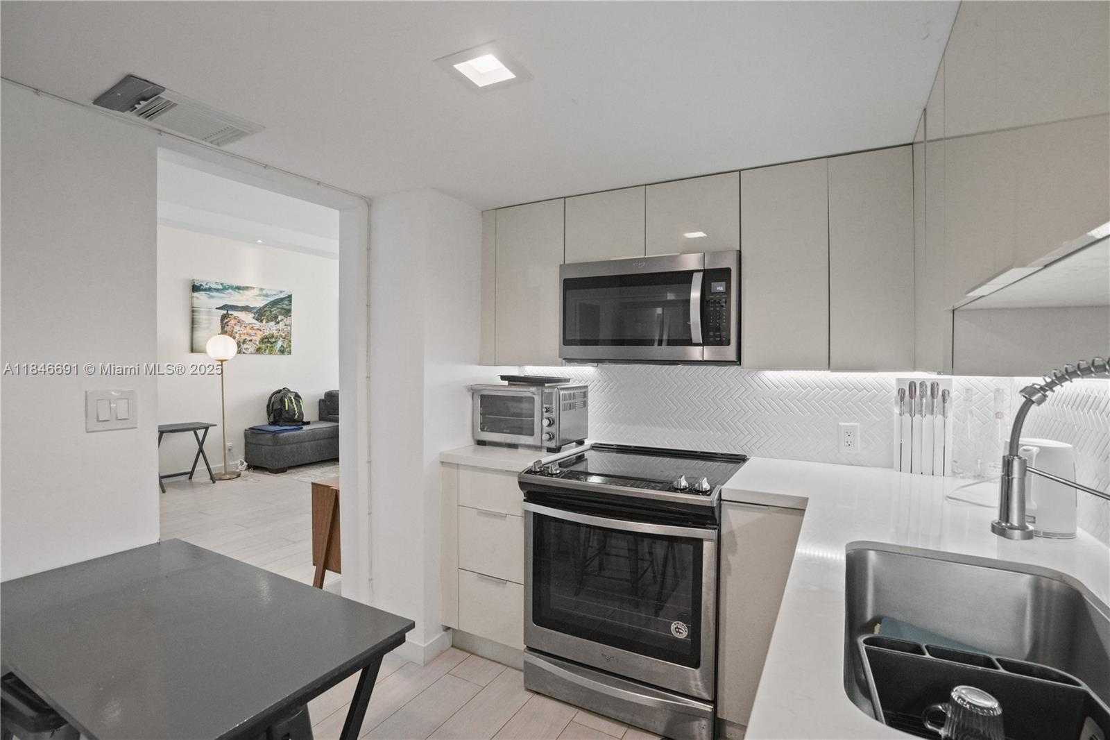 Small Image of 100 BAYVIEW DR #PH31, Sunny Isles Beach Number 22