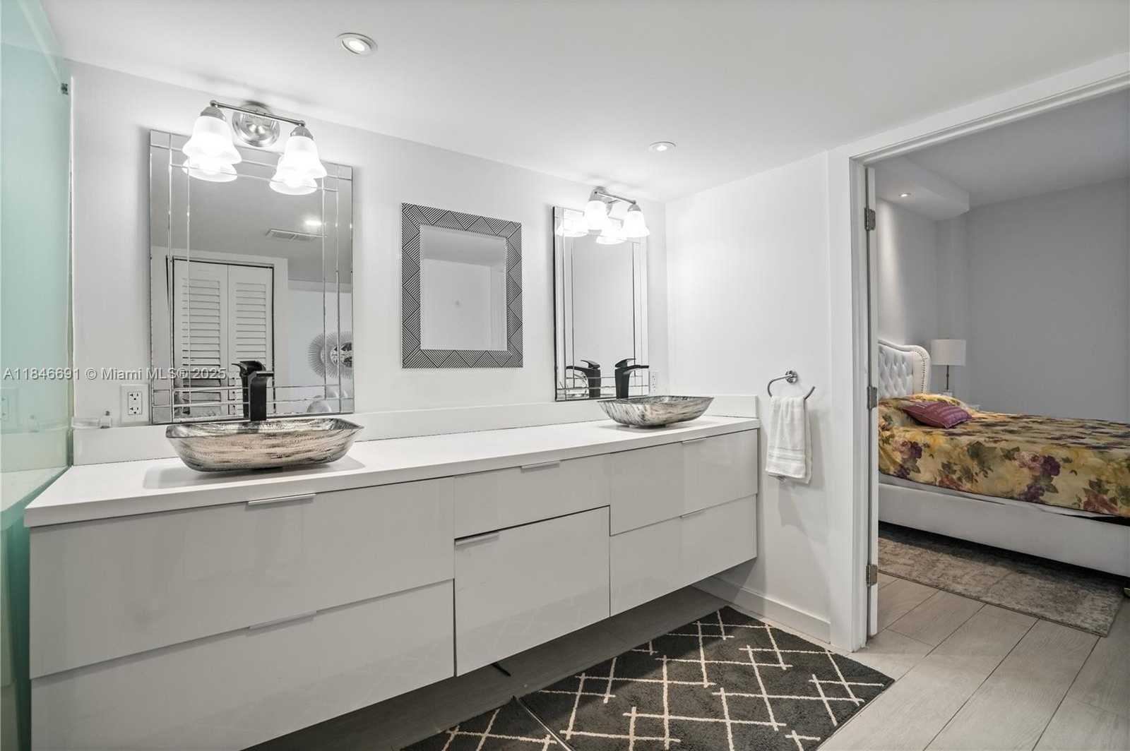Small Image of 100 BAYVIEW DR #PH31, Sunny Isles Beach Number 26