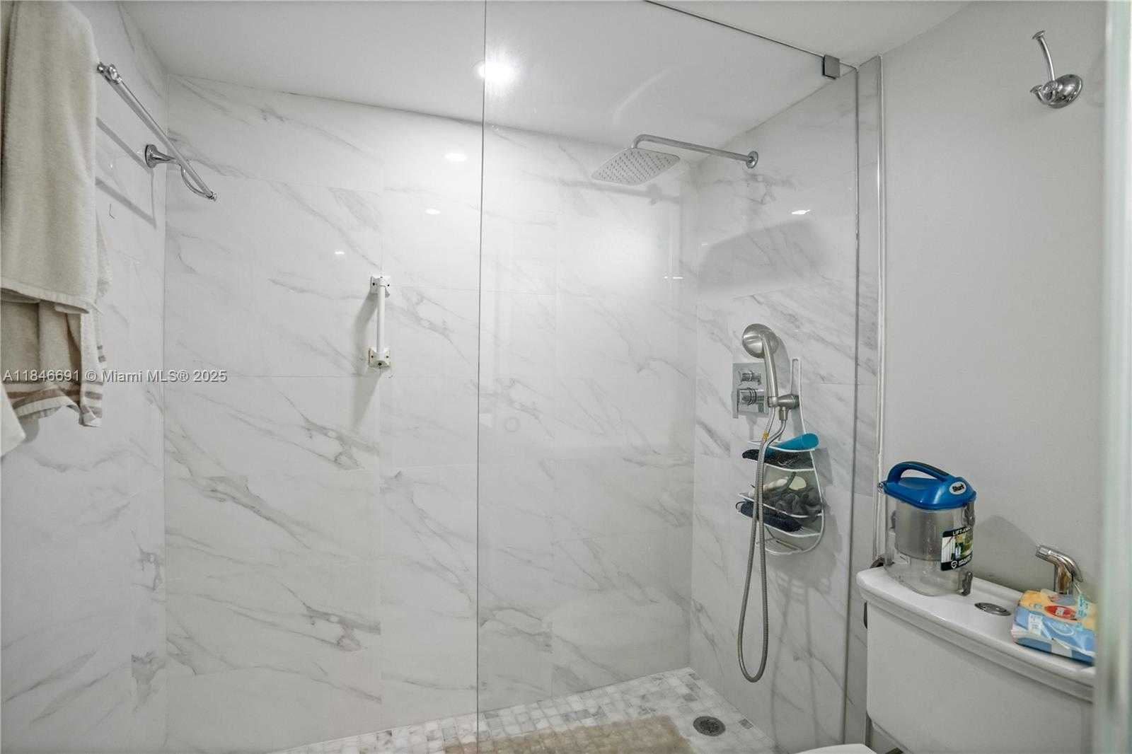 Small Image of 100 BAYVIEW DR #PH31, Sunny Isles Beach Number 28