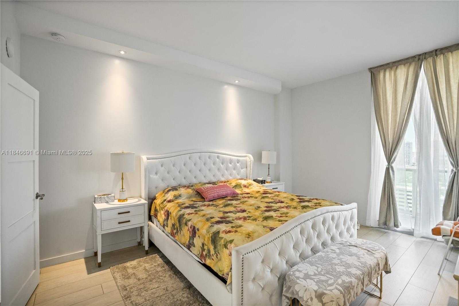 Small Image of 100 BAYVIEW DR #PH31, Sunny Isles Beach Number 30