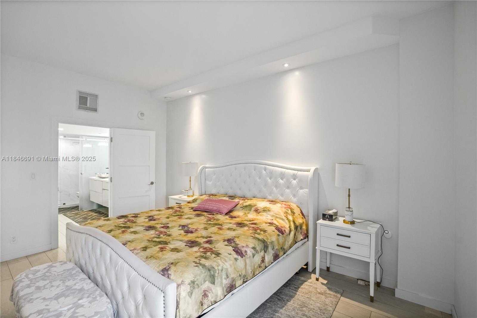 Small Image of 100 BAYVIEW DR #PH31, Sunny Isles Beach Number 32