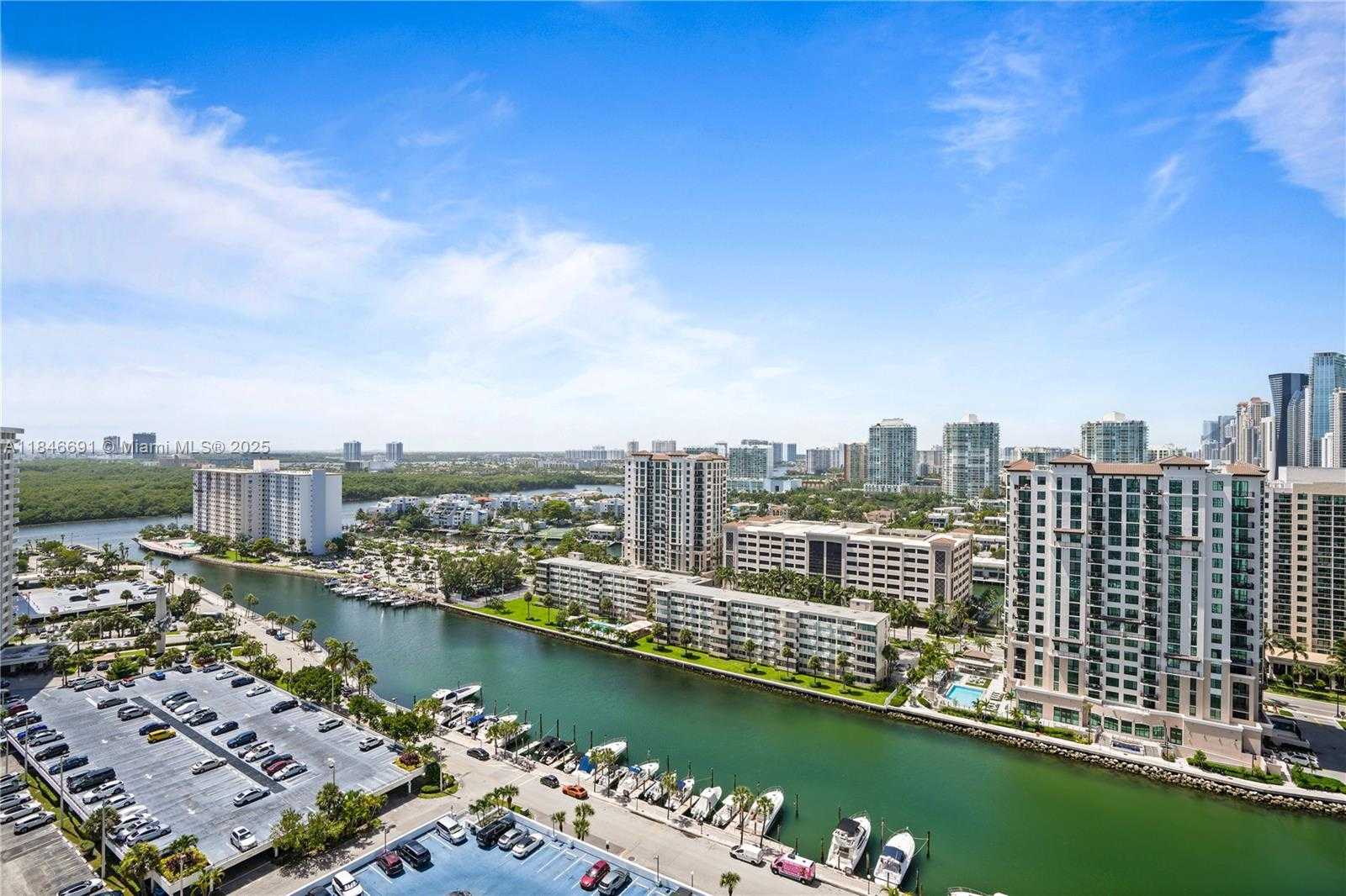 Small Image of 100 BAYVIEW DR #PH31, Sunny Isles Beach Number 4