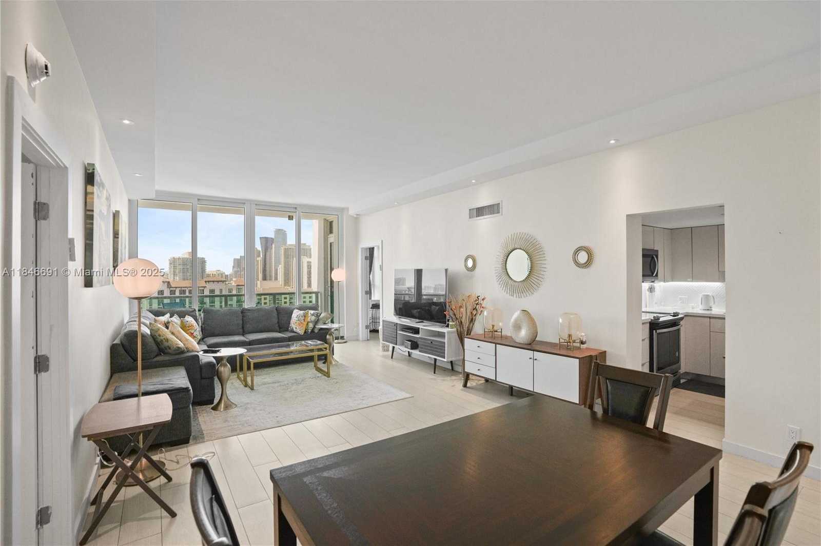 Small Image of 100 BAYVIEW DR #PH31, Sunny Isles Beach Number 8