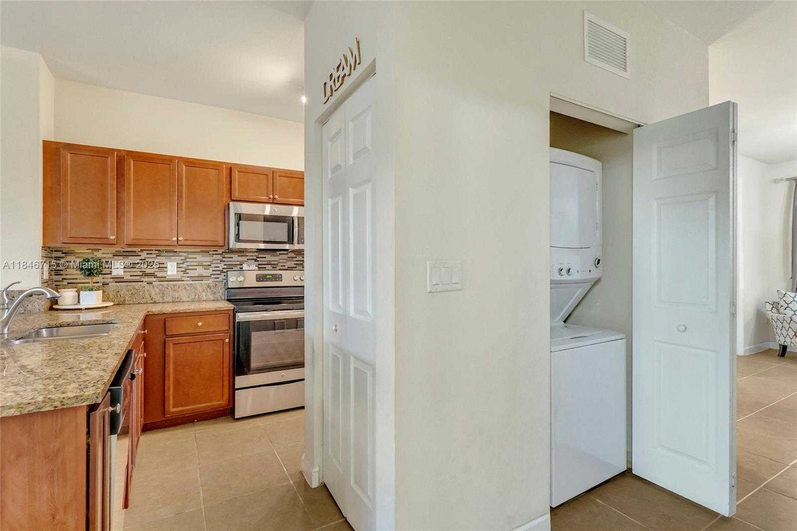 Small Image of 134 SOUTH EAST 28TH TER #6, Homestead Number 16