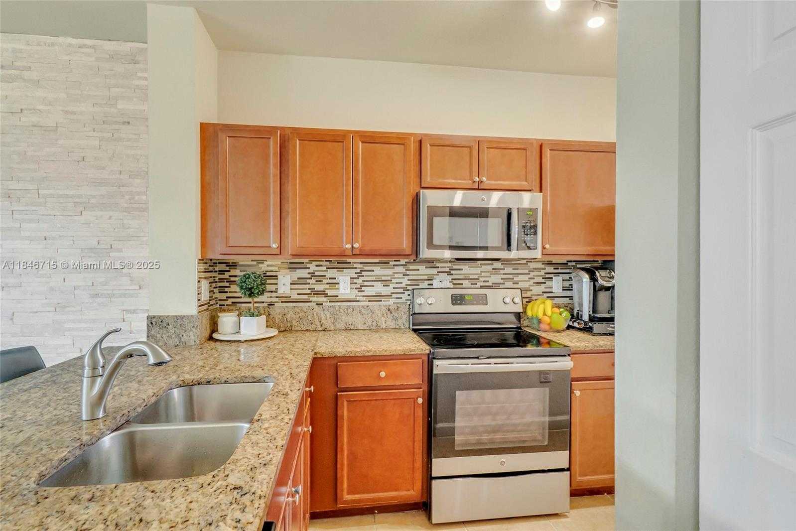 Small Image of 134 SOUTH EAST 28TH TER #6, Homestead Number 8