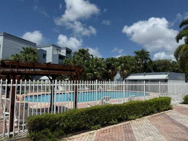 Small Image of 9357 FONTAINEBLEAU BLVD #D210, Miami Number 39