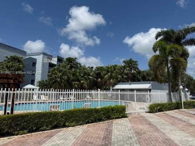 Small Image of 9357 FONTAINEBLEAU BLVD #D210, Miami Number 40