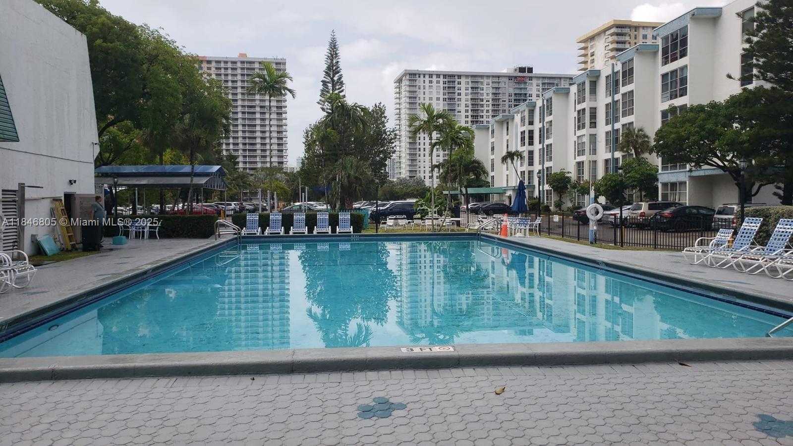 Small Image of 200 177TH DR #402-3, Sunny Isles Beach Number 10