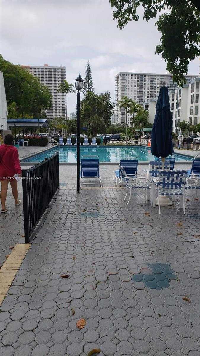 Small Image of 200 177TH DR #402-3, Sunny Isles Beach Number 9