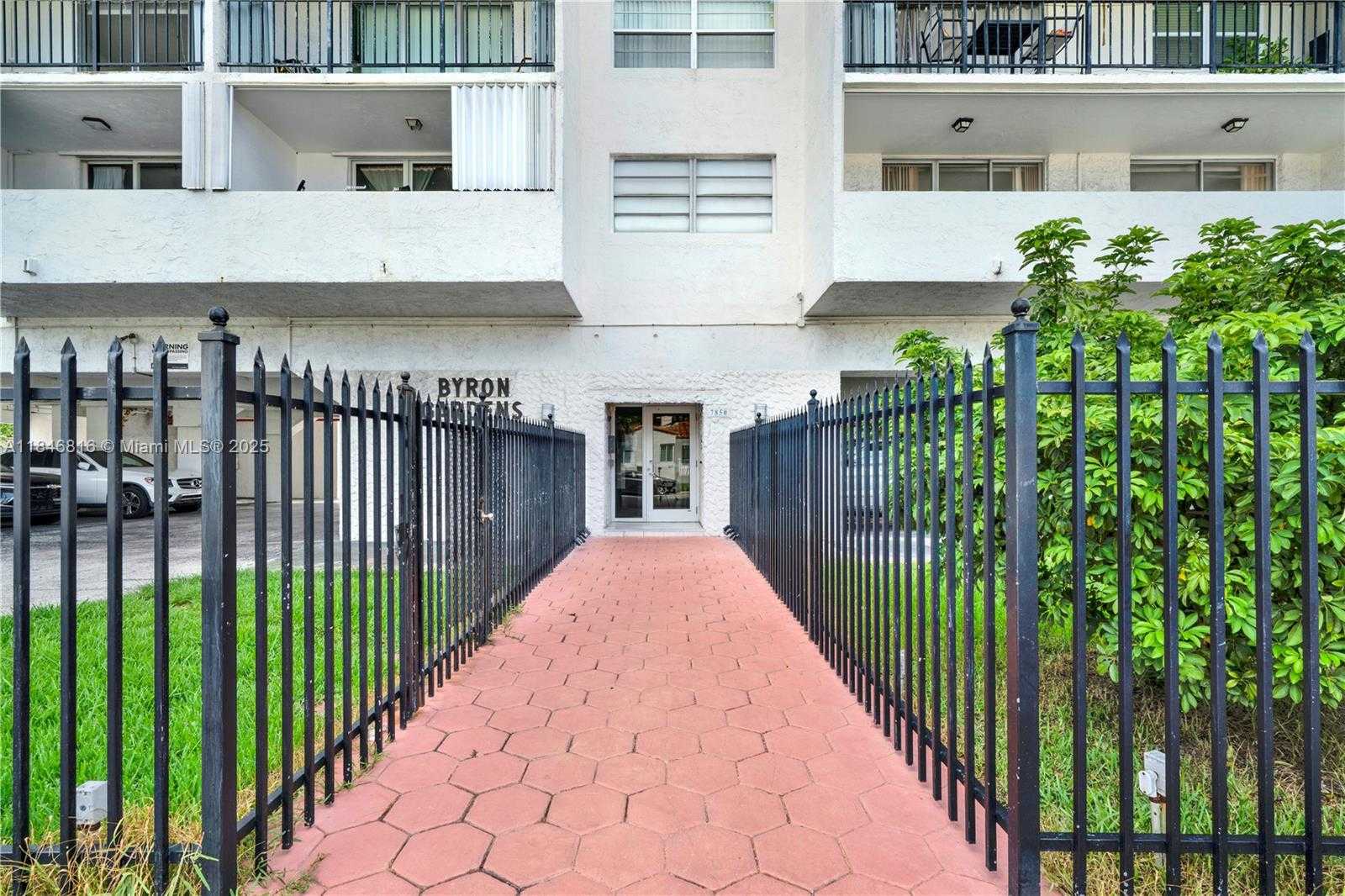 Small Image of 7850 BYRON AVE #702, Miami Beach Number 15