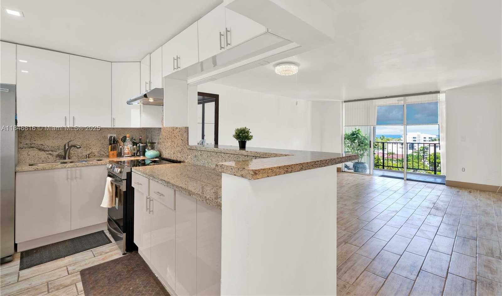 Small Image of 7850 BYRON AVE #702, Miami Beach Number 3
