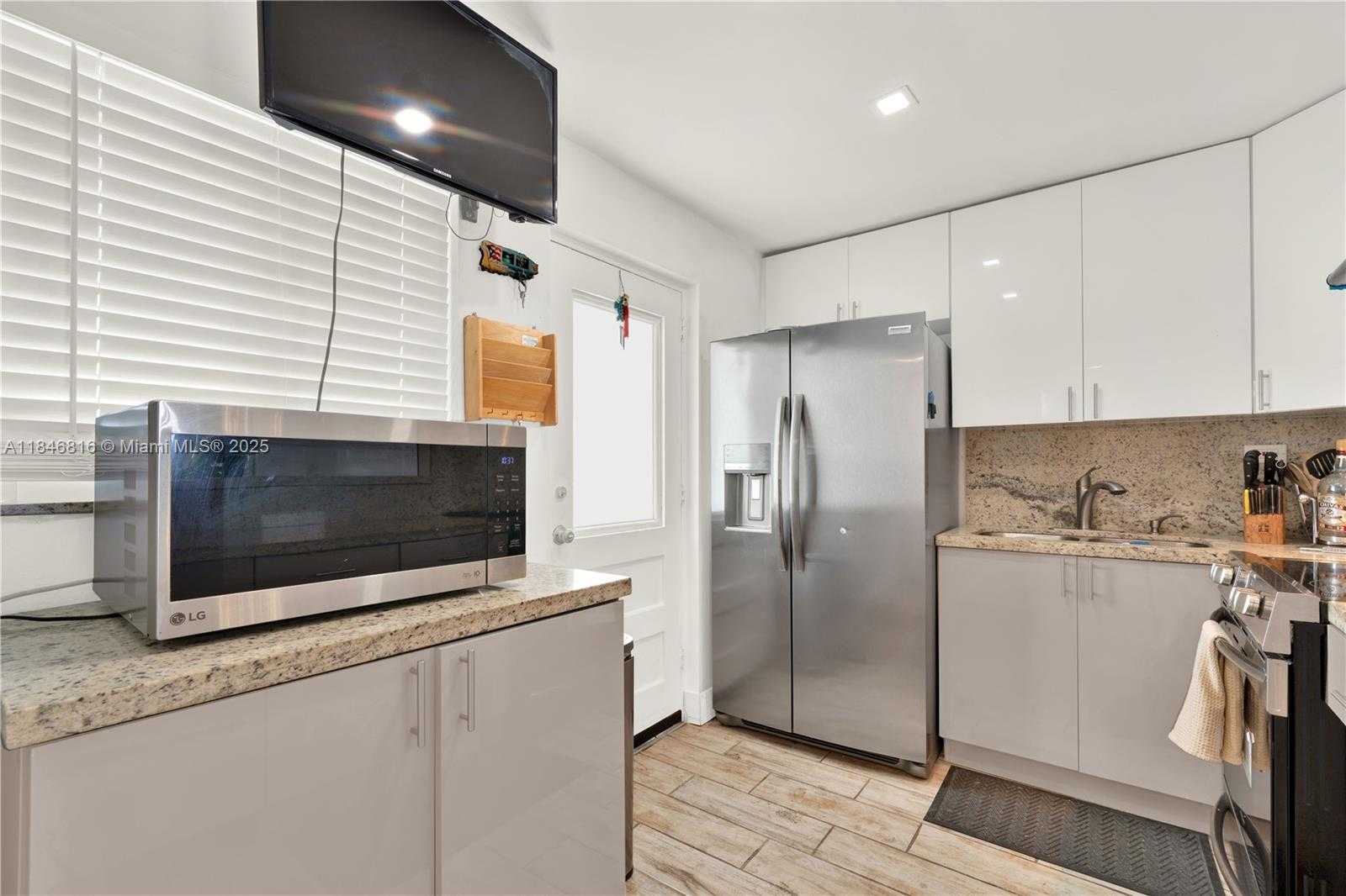Small Image of 7850 BYRON AVE #702, Miami Beach Number 4