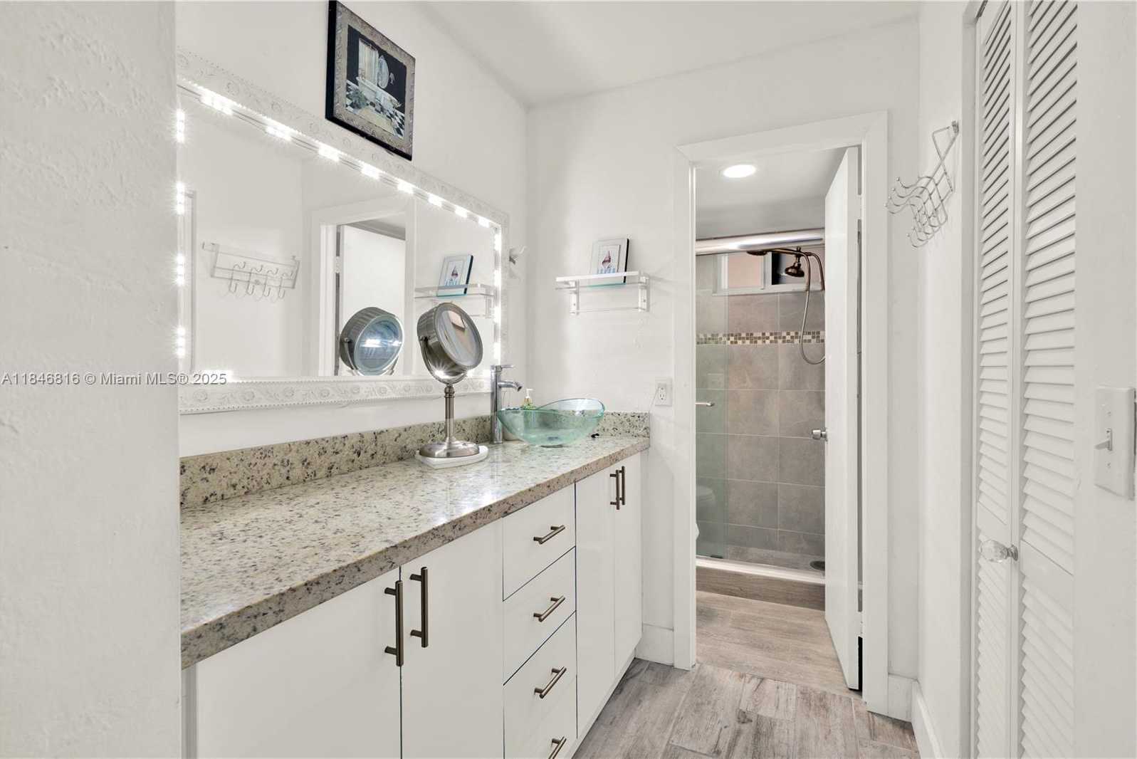 Small Image of 7850 BYRON AVE #702, Miami Beach Number 5