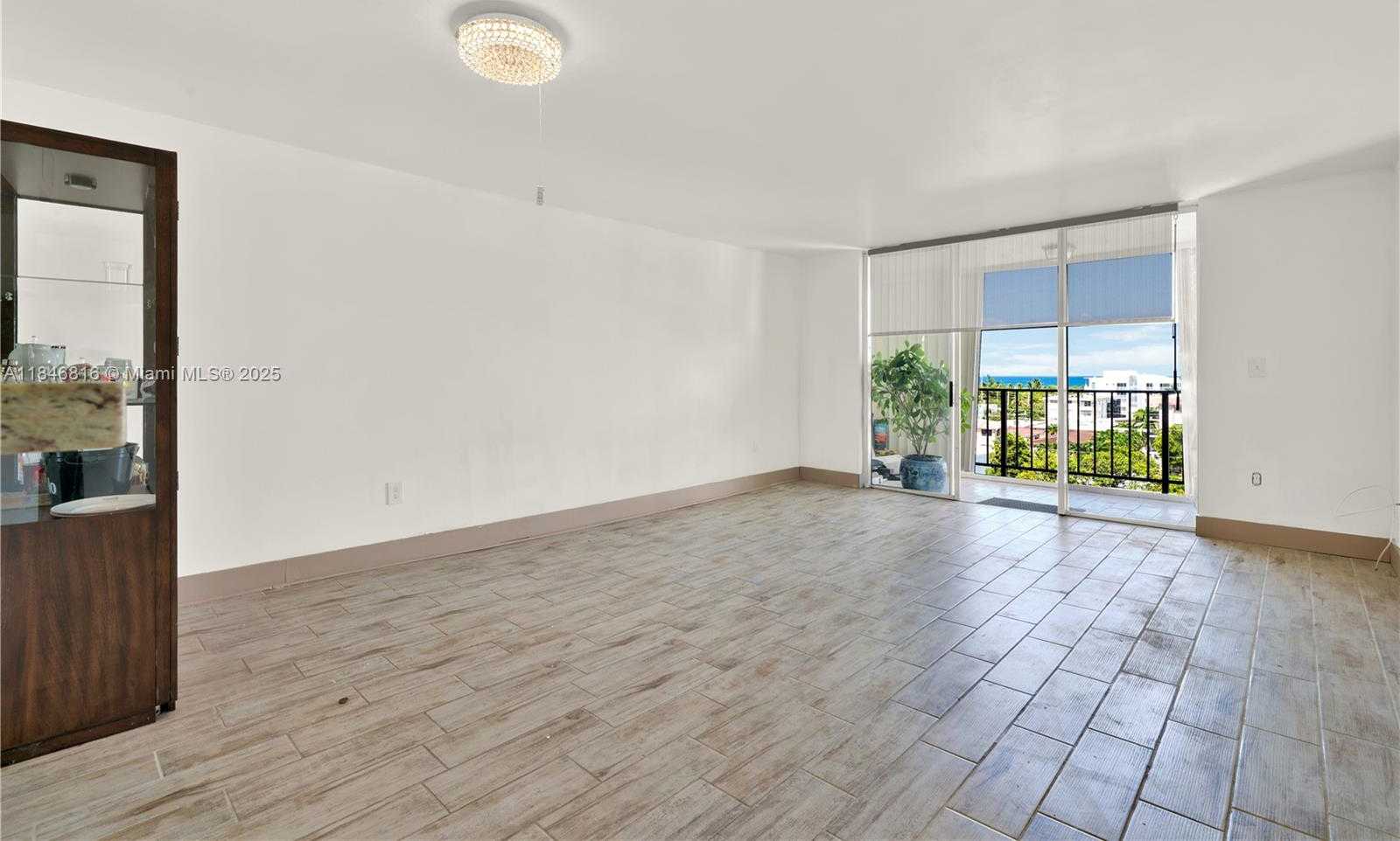 Small Image of 7850 BYRON AVE #702, Miami Beach Number 9