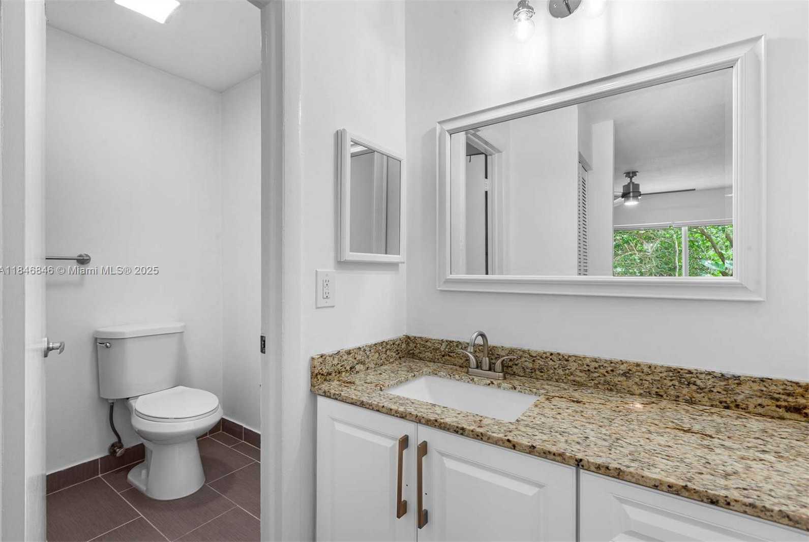 Small Image of 8218 SOUTH WEST 82ND CT, Miami Number 16