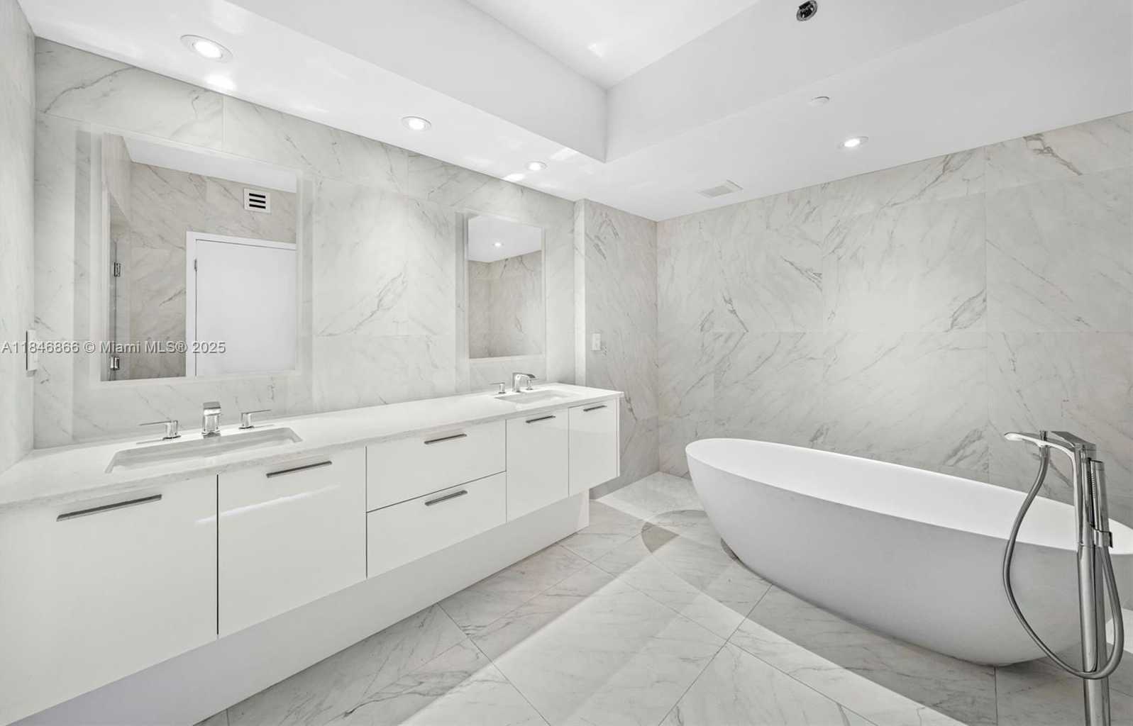 Small Image of 400 ALTON RD #1508, Miami Beach Number 9