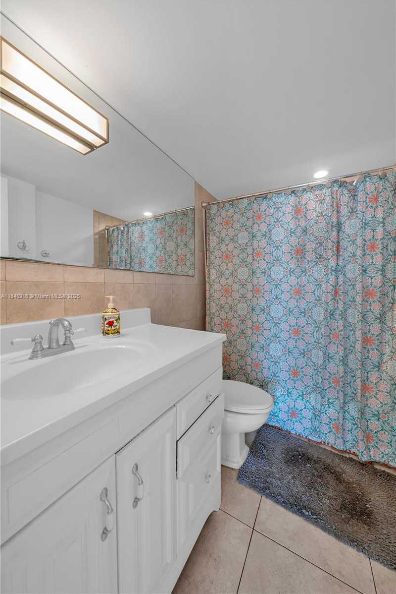 Small Image of 2016 BAY DR #505, Miami Beach Number 12