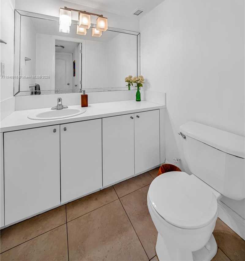 Small Image of 2016 BAY DR #505, Miami Beach Number 7