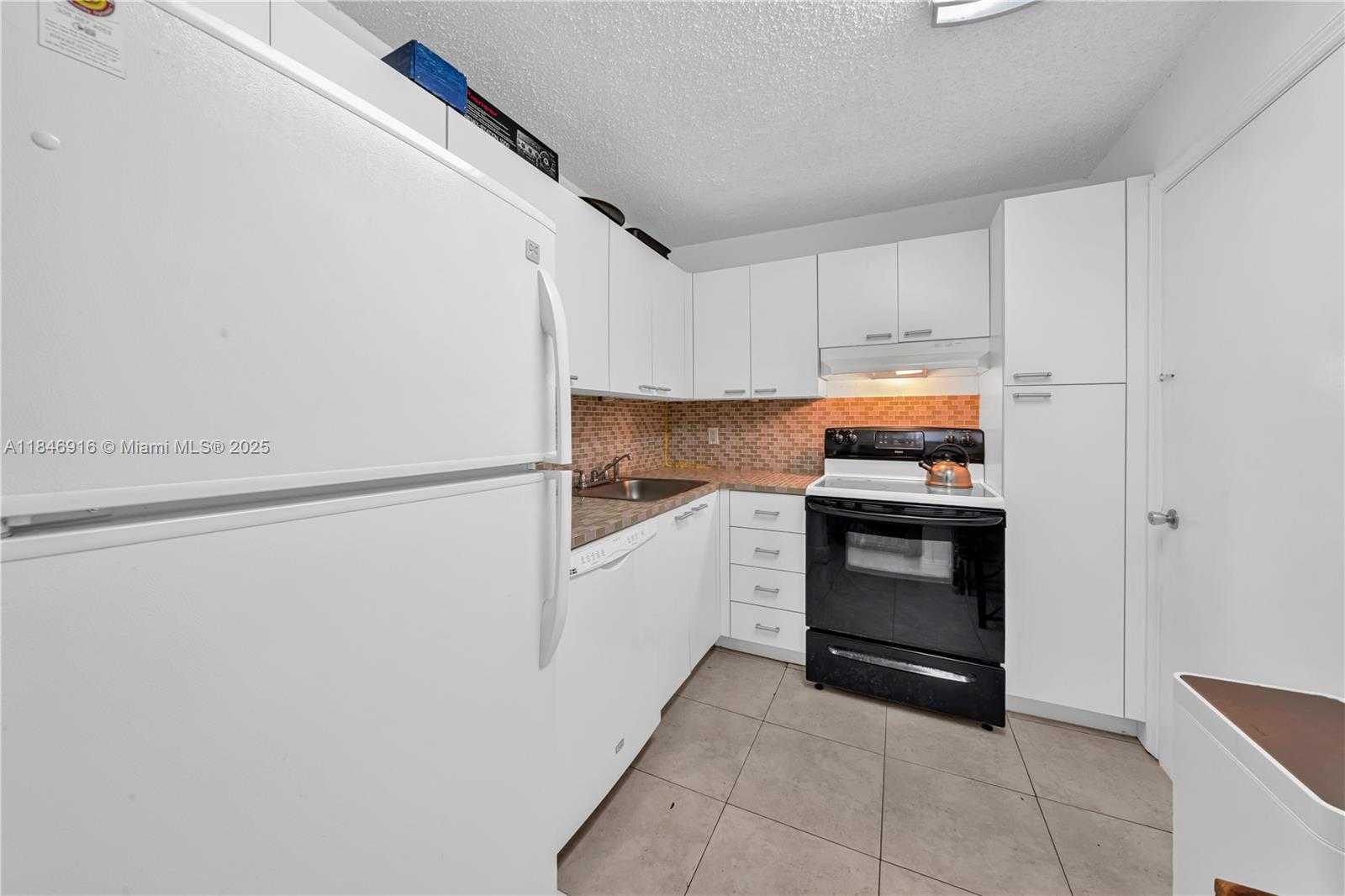 Small Image of 2016 BAY DR #505, Miami Beach Number 8