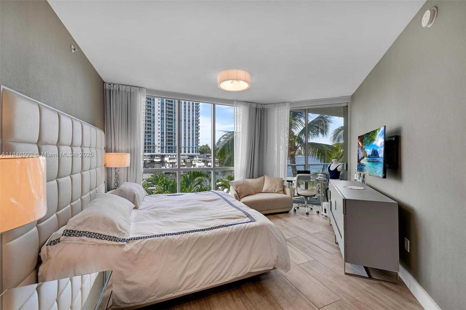 Small Image of 17111 BISCAYNE BLVD #207, North Miami Beach Number 12