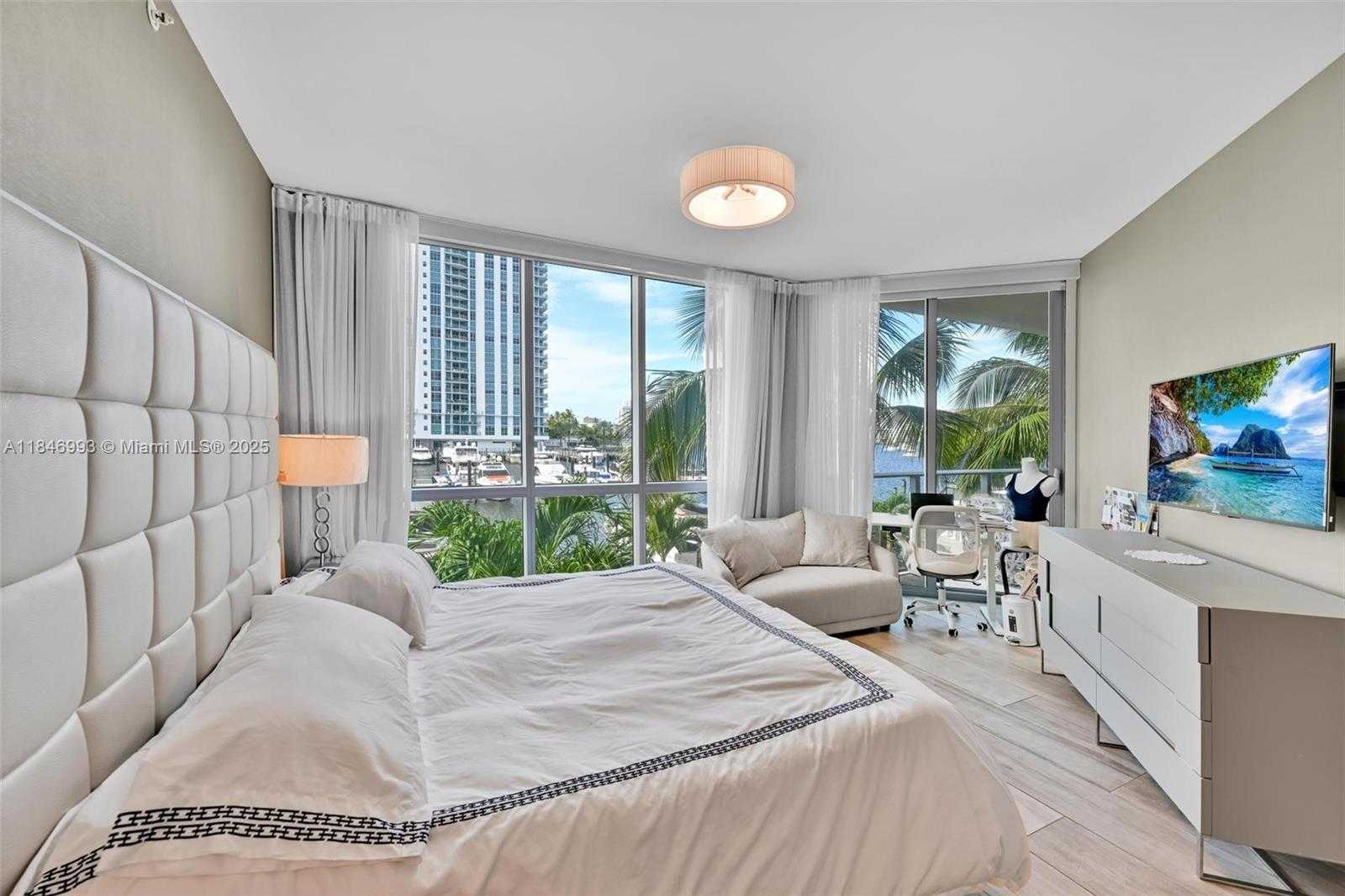 Small Image of 17111 BISCAYNE BLVD #207, North Miami Beach Number 13