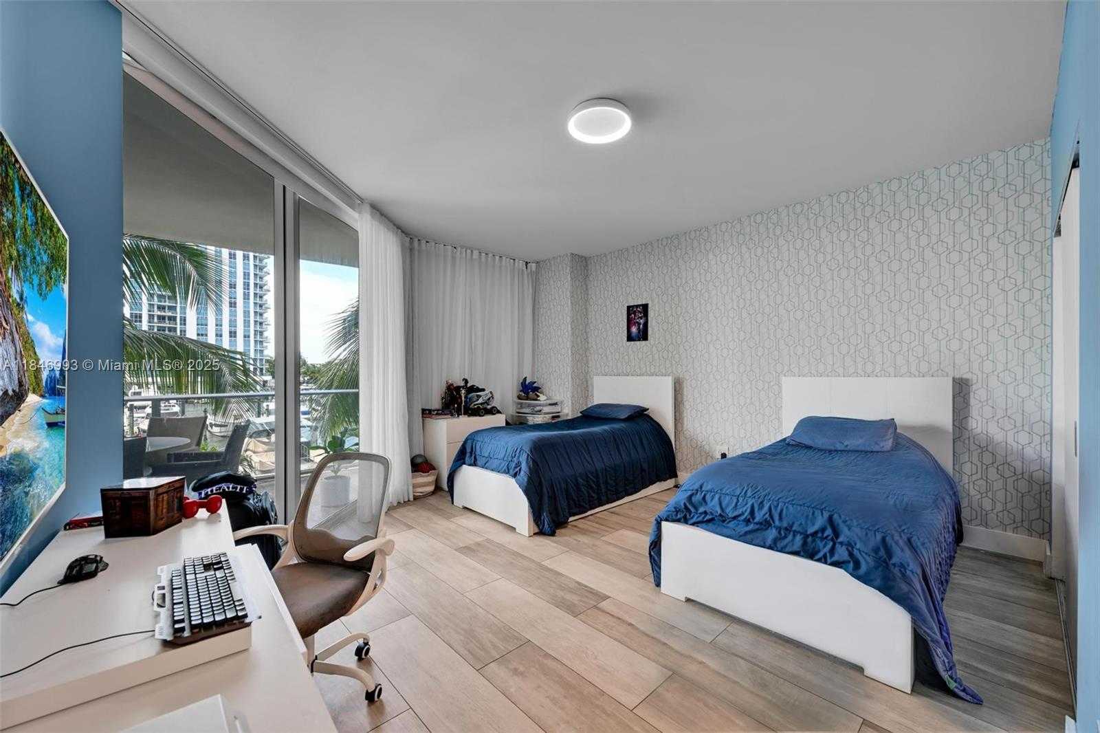 Small Image of 17111 BISCAYNE BLVD #207, North Miami Beach Number 14