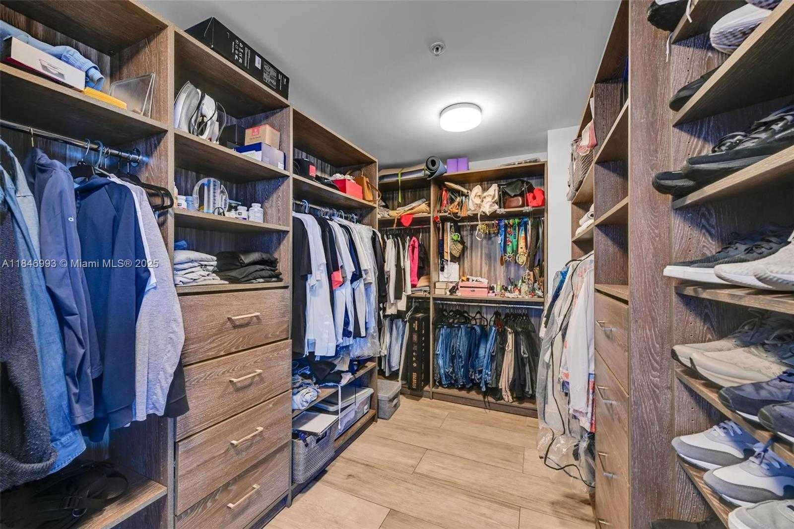 Small Image of 17111 BISCAYNE BLVD #207, North Miami Beach Number 15