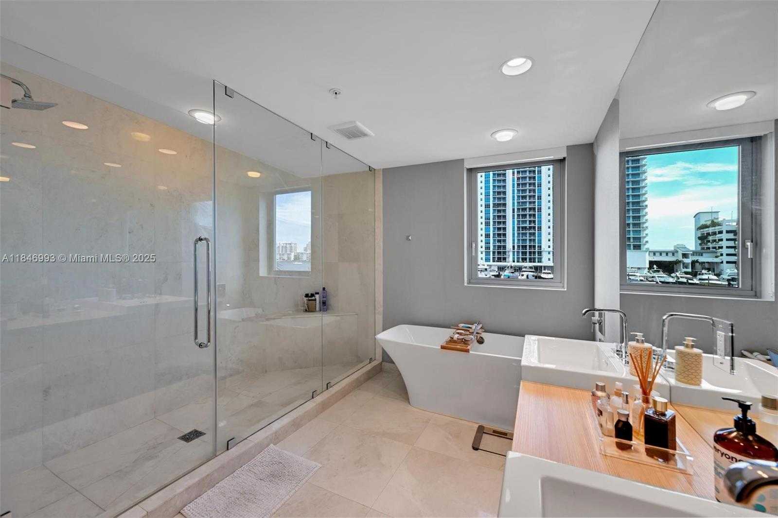 Small Image of 17111 BISCAYNE BLVD #207, North Miami Beach Number 18