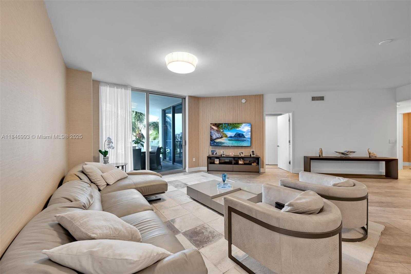 Small Image of 17111 BISCAYNE BLVD #207, North Miami Beach Number 2