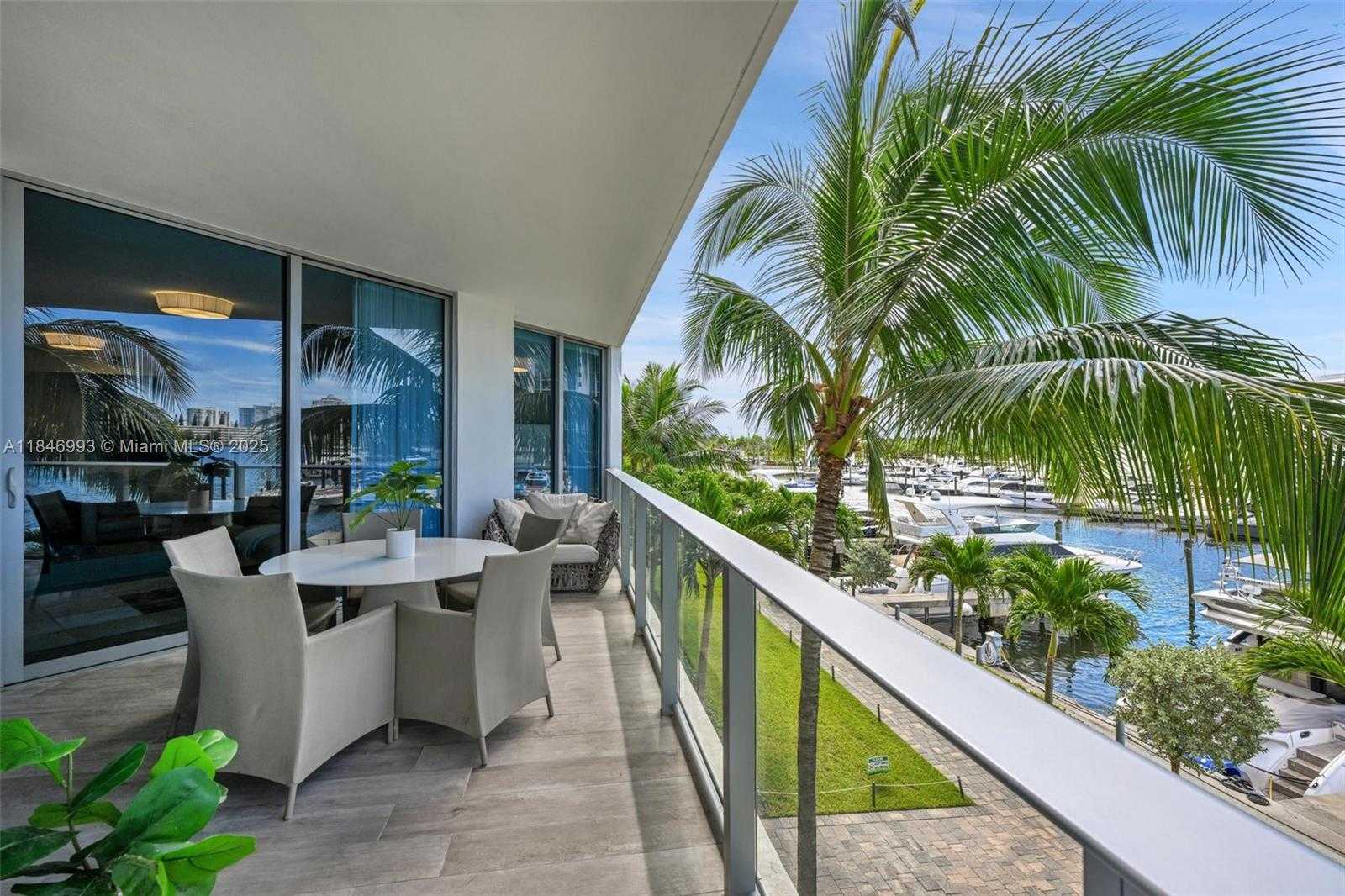 Small Image of 17111 BISCAYNE BLVD #207, North Miami Beach Number 23