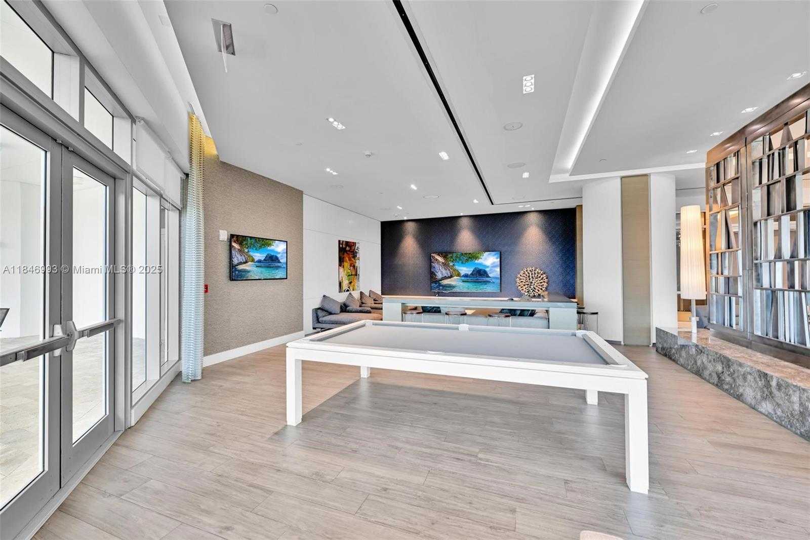 Small Image of 17111 BISCAYNE BLVD #207, North Miami Beach Number 25