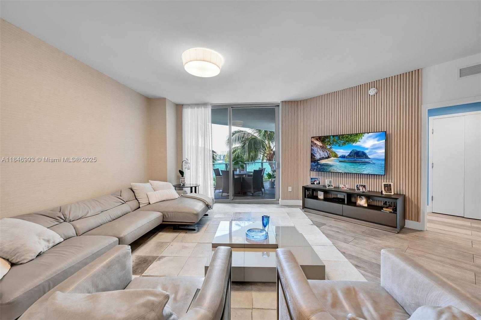 Small Image of 17111 BISCAYNE BLVD #207, North Miami Beach Number 3