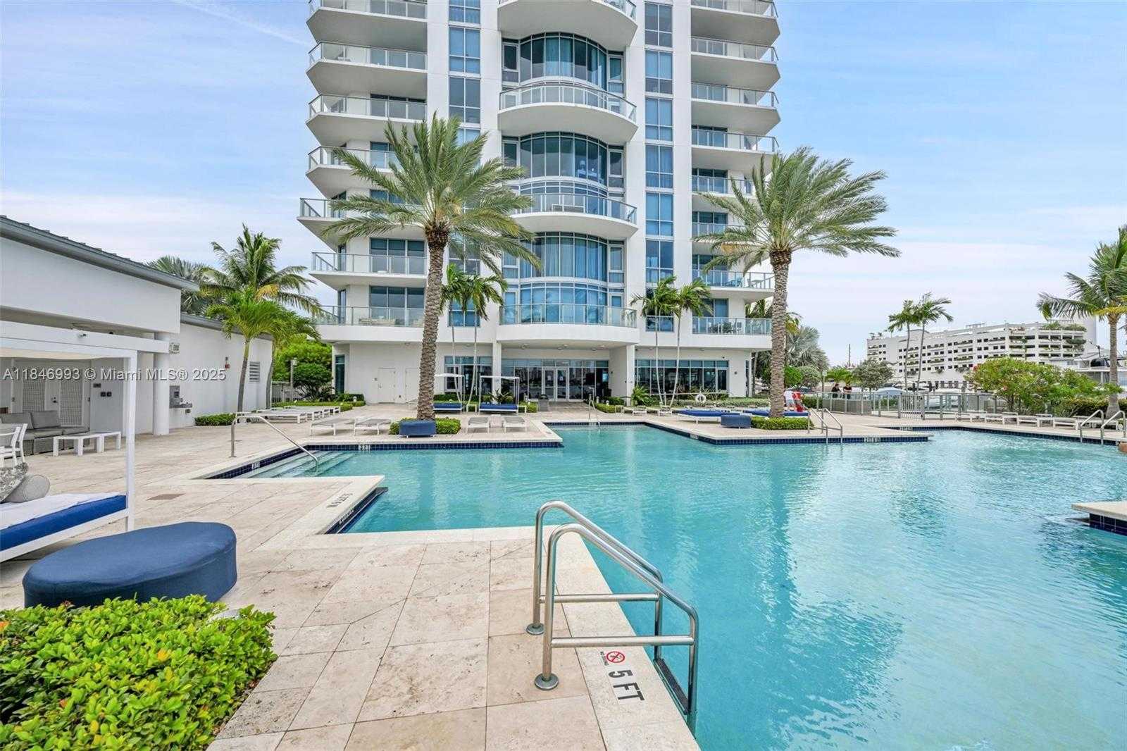 Small Image of 17111 BISCAYNE BLVD #207, North Miami Beach Number 36