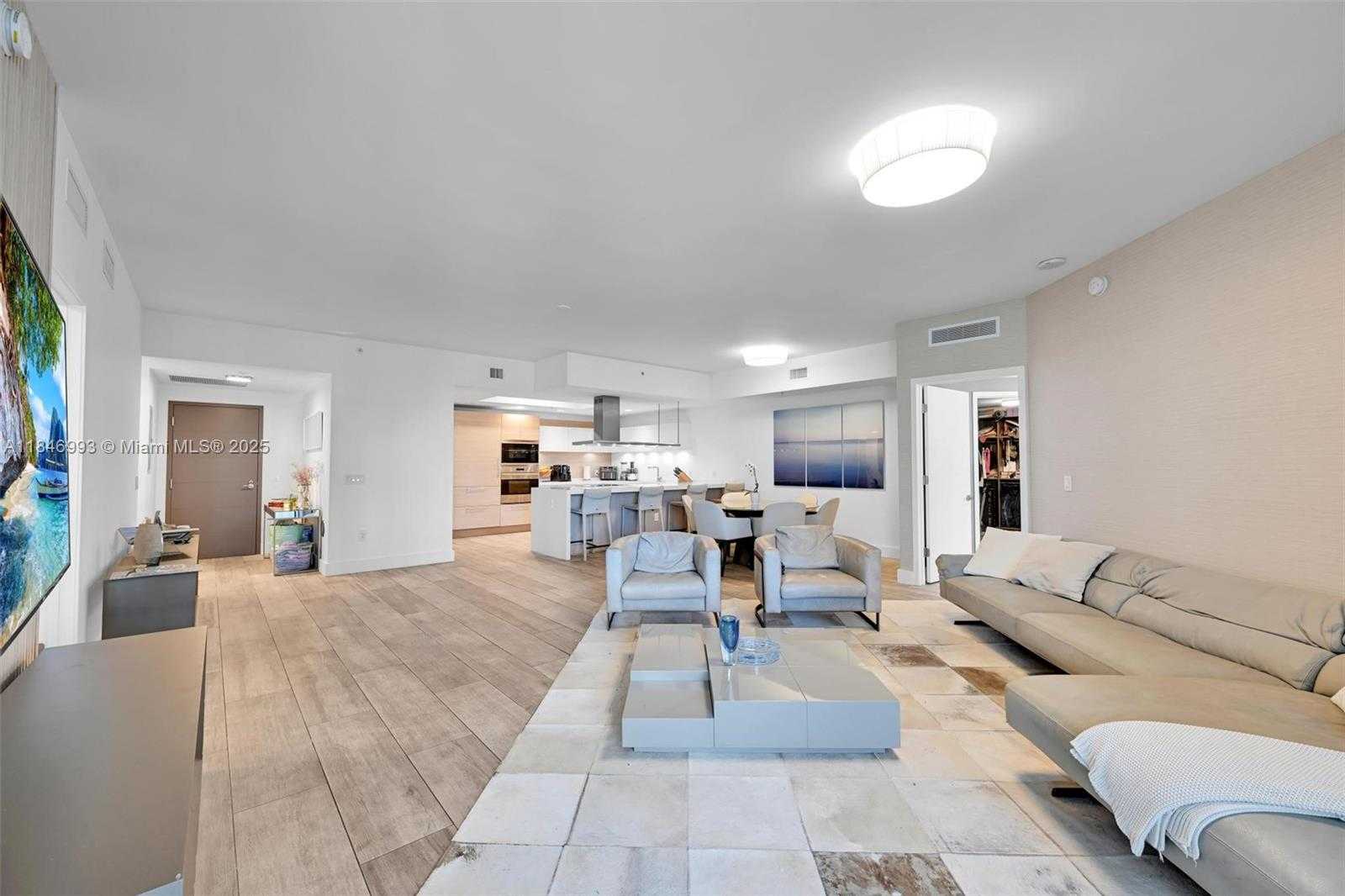 Small Image of 17111 BISCAYNE BLVD #207, North Miami Beach Number 5