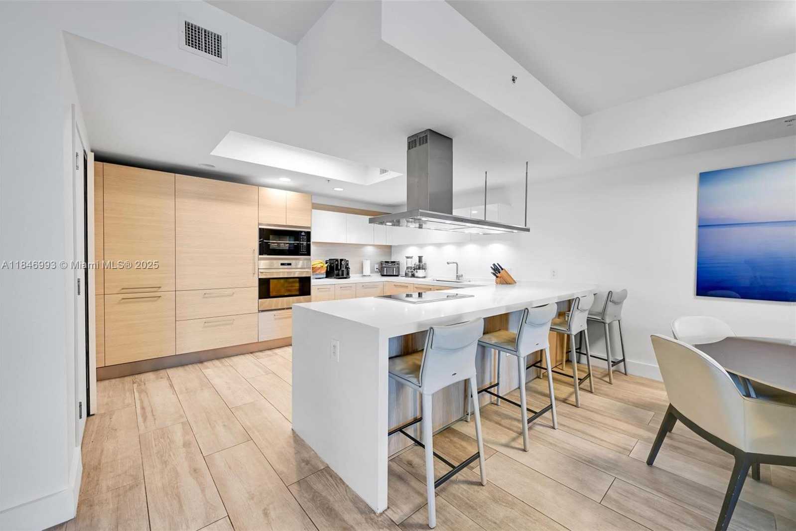 Small Image of 17111 BISCAYNE BLVD #207, North Miami Beach Number 8