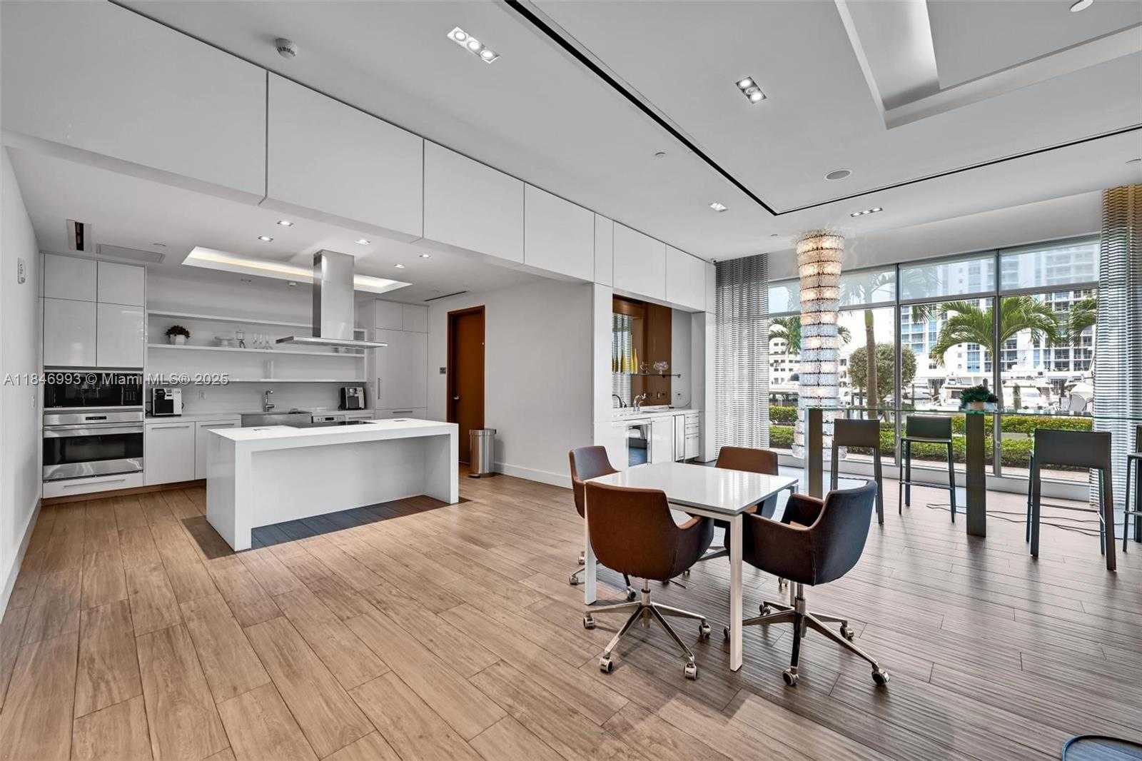 Small Image of 17111 BISCAYNE BLVD #207, North Miami Beach Number 9