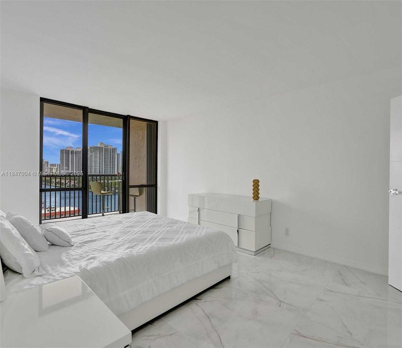 Small Image of 2017 SOUTH OCEAN DR #1206, Hallandale Beach Number 25