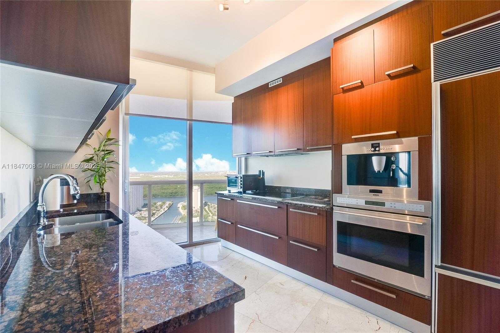 Small Image of 15901 COLLINS AVE #2805, Sunny Isles Beach Number 6