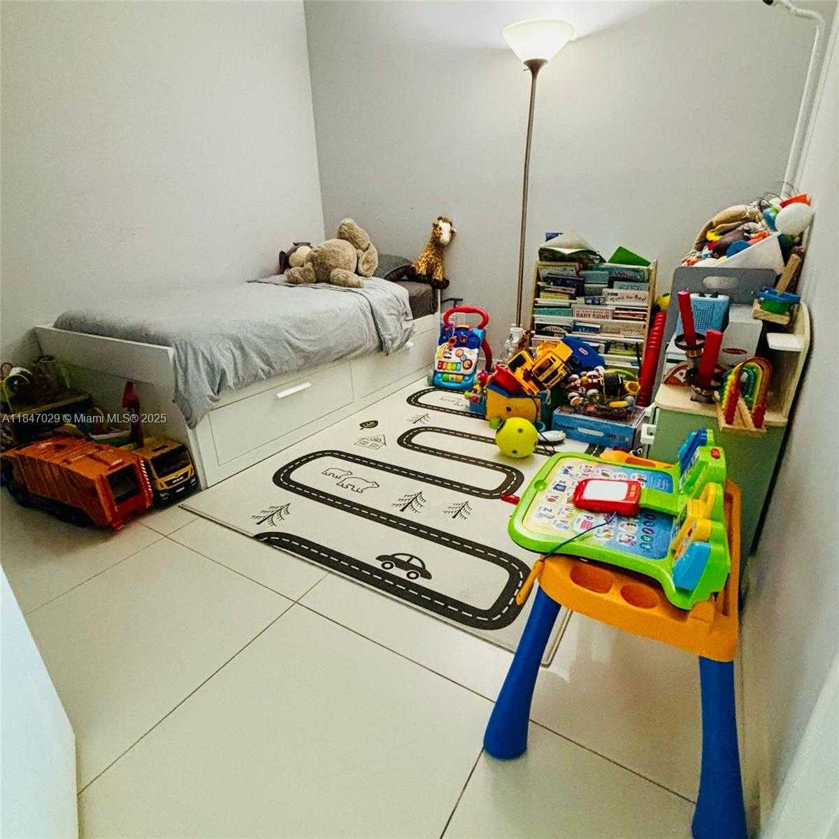 Small Image of 2401 COLLINS AVE #1209, Miami Beach Number 12