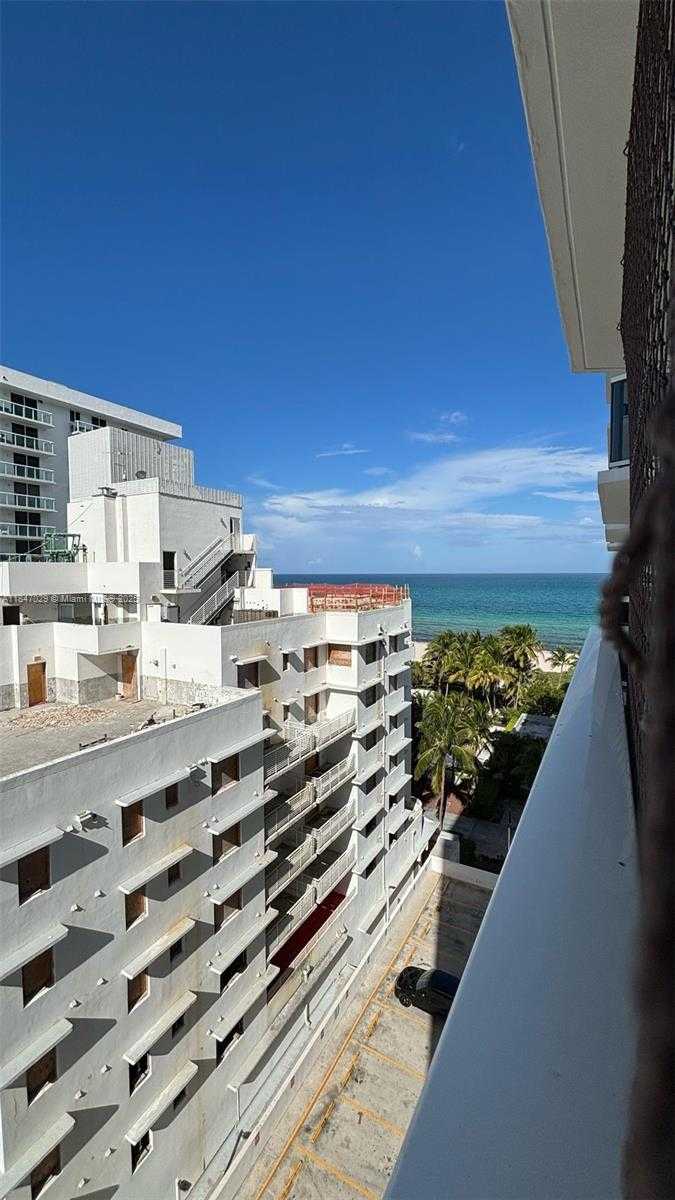 Small Image of 2401 COLLINS AVE #1209, Miami Beach Number 3