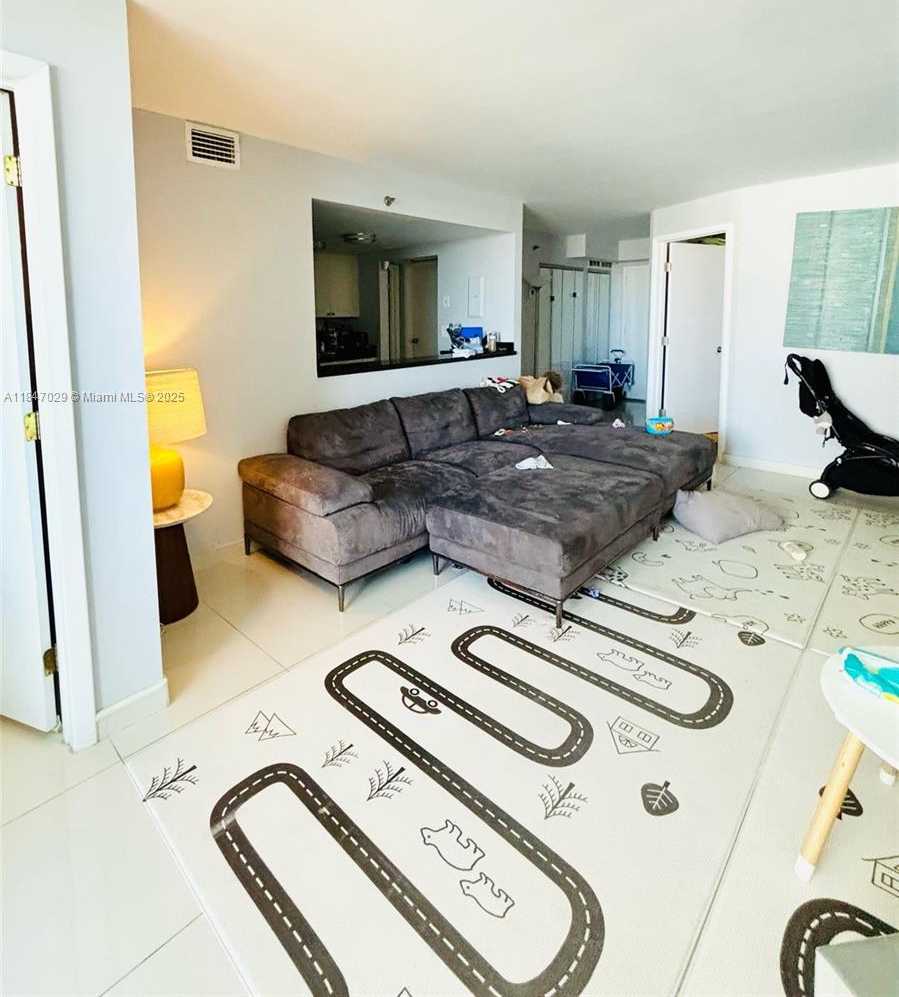 Small Image of 2401 COLLINS AVE #1209, Miami Beach Number 4