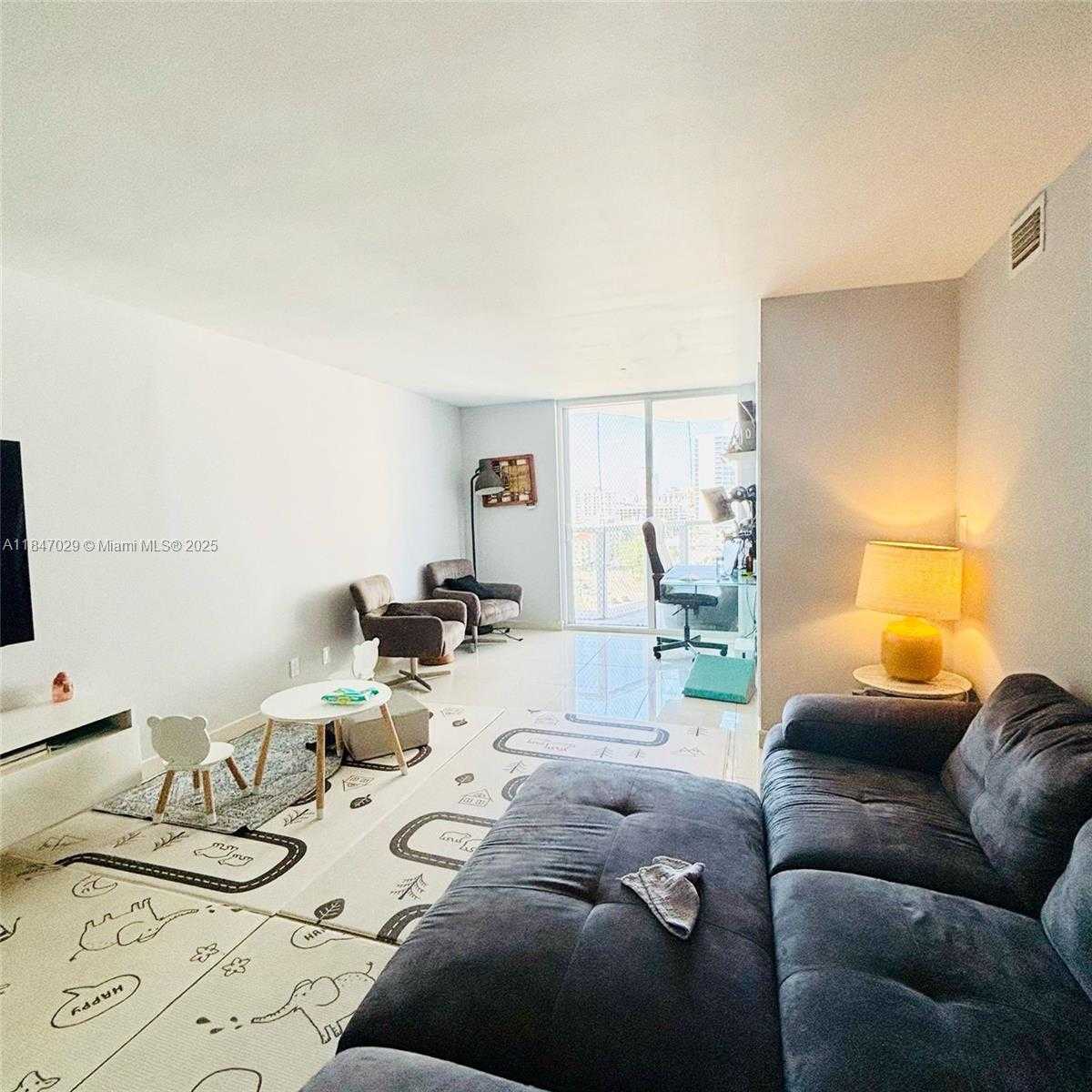 Small Image of 2401 COLLINS AVE #1209, Miami Beach Number 5