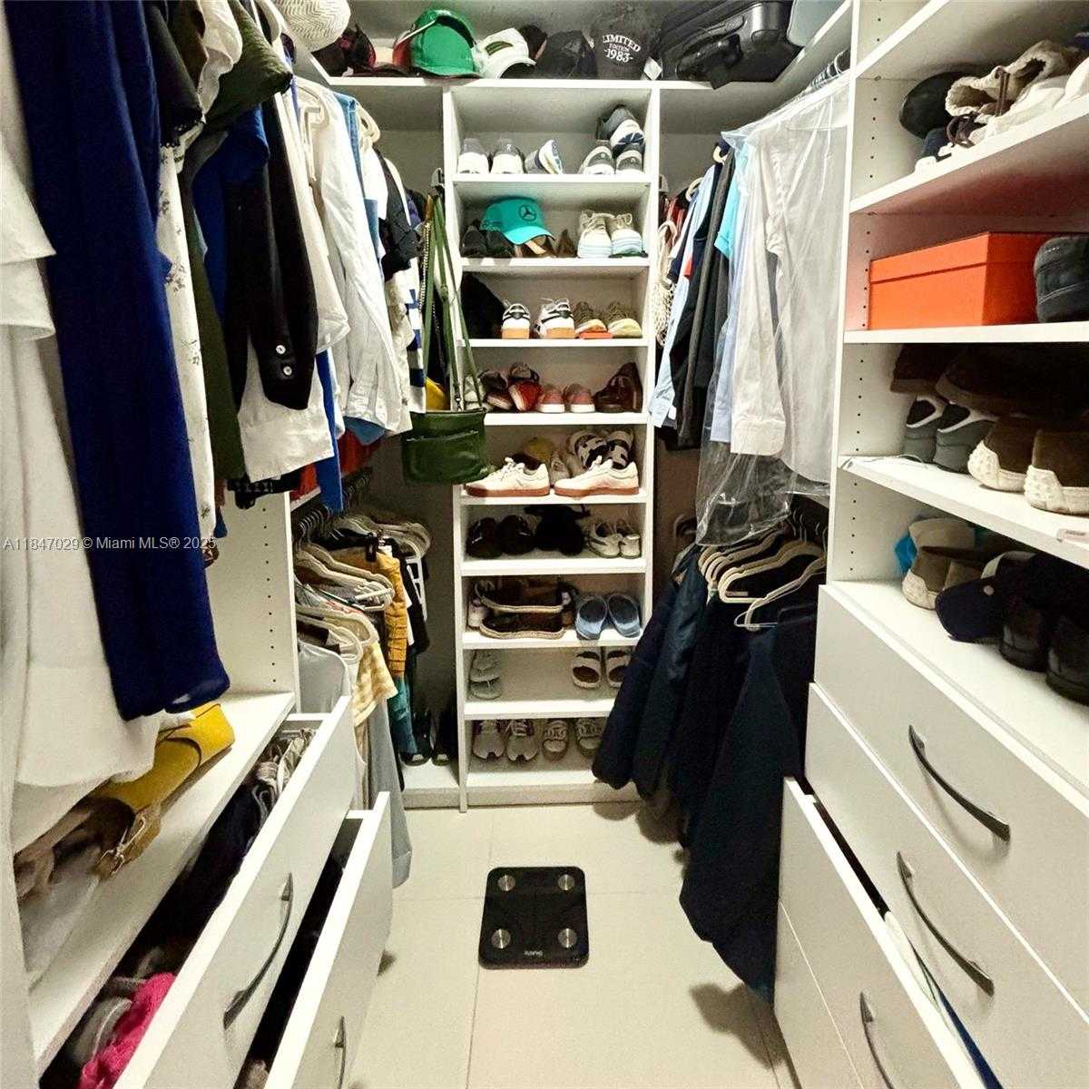 Small Image of 2401 COLLINS AVE #1209, Miami Beach Number 9